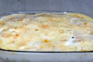 Macarrão de forno com frango e molho branco